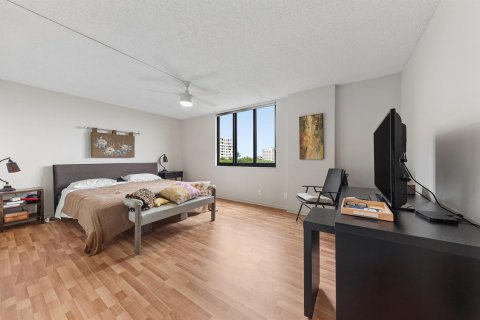 Condo in Highland Beach, Florida, 2 bedrooms № 2394936 - photo 14