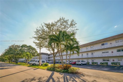 Condominio en venta en Lauderdale Lakes, Florida, 2 dormitorios, 87.7 m2 № 2088438 - foto 29
