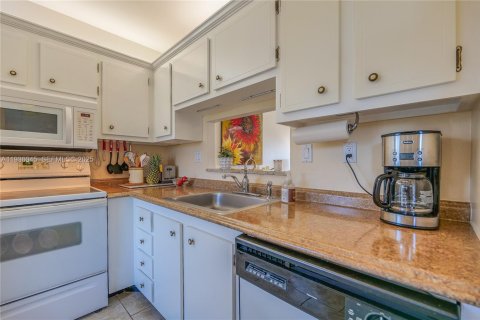 Condominio en venta en Lauderdale Lakes, Florida, 2 dormitorios, 87.7 m2 № 2088438 - foto 8