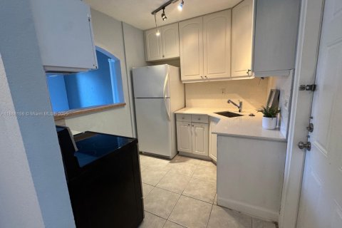 Apartamento en alquiler en Fort Lauderdale, Florida, 1 dormitorio, 121.33 m2 № 1942238 - foto 6