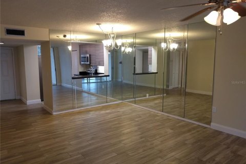 Copropriété à louer à Bradenton, Floride: 2 chambres, 116.69 m2 № 2408224 - photo 8