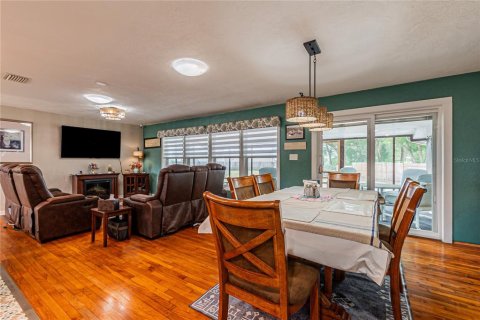 House in Zephyrhills, Florida 4 bedrooms, 157.56 sq.m. № 2100748 - photo 10