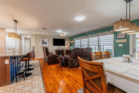 House in Zephyrhills, Florida 4 bedrooms, 157.56 sq.m. № 2100748 - photo 11