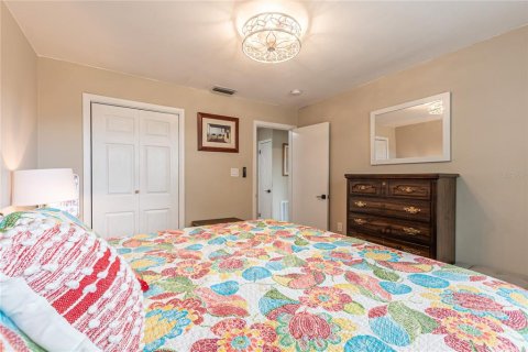 House in Zephyrhills, Florida 4 bedrooms, 157.56 sq.m. № 2100748 - photo 30