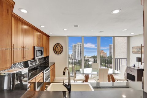 Condo in Pompano Beach, Florida, 3 bedrooms  № 2000274 - photo 8