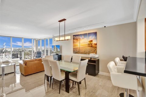 Condo in Pompano Beach, Florida, 3 bedrooms  № 2000274 - photo 5