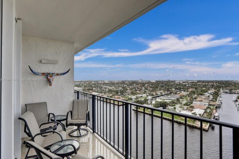 Condo in Pompano Beach, Florida, 3 bedrooms  № 2000274 - photo 15