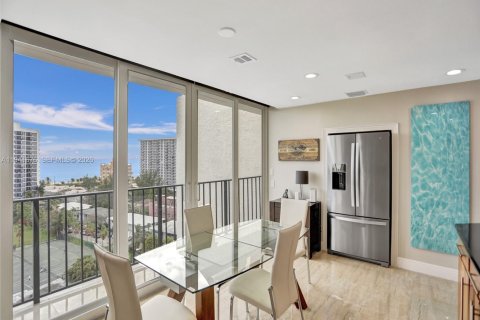 Condo in Pompano Beach, Florida, 3 bedrooms  № 2000274 - photo 10