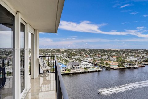 Condo in Pompano Beach, Florida, 3 bedrooms  № 2000274 - photo 16