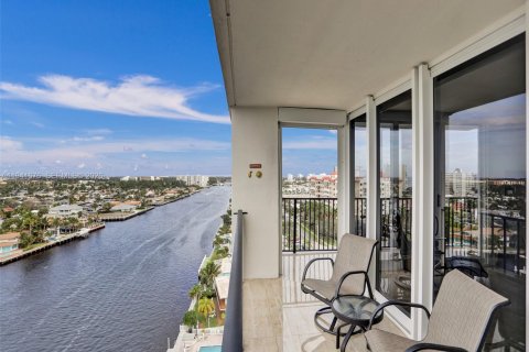 Condo in Pompano Beach, Florida, 3 bedrooms  № 2000274 - photo 21