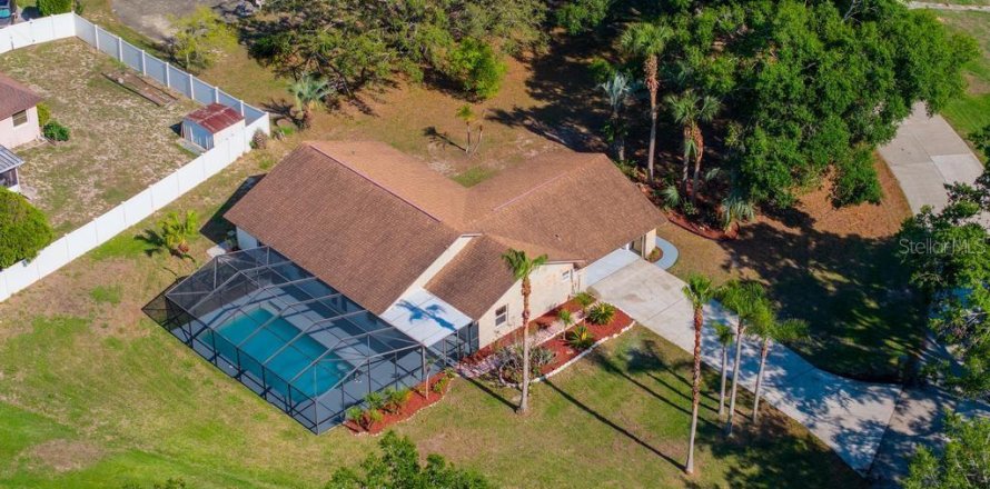 House in Clermont, Florida 3 bedrooms, 177.35 sq.m. № 1719673