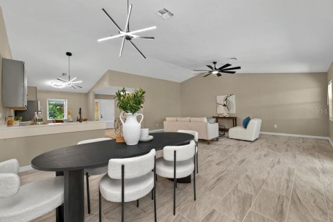 House in Clermont, Florida 3 bedrooms, 177.35 sq.m. № 1719673 - photo 8