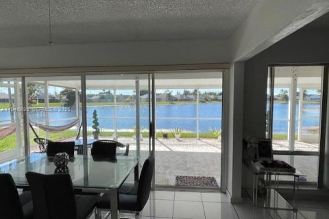 Casa en venta en Homestead, Florida, 3 dormitorios, 143.81 m2 № 2003832 - foto 1