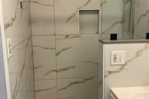 Снять в аренду квартиру в Тампа, Флорида 4 комнаты, 41.81м2, № 2113438 - фото 9