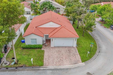 House in Hollywood, Florida 3 bedrooms, 153.1 sq.m. № 2037195