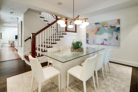 Casa en venta en South Miami, Florida, 5 dormitorios, 345.5 m2 № 1842875 - foto 24