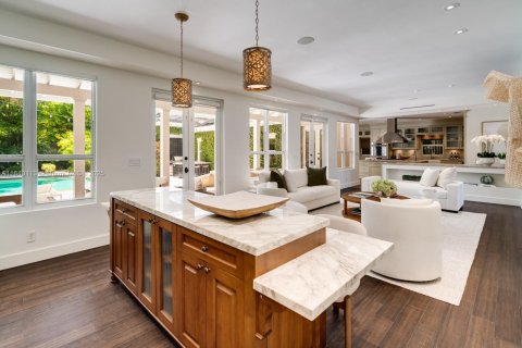 Casa en venta en South Miami, Florida, 5 dormitorios, 345.5 m2 № 1842875 - foto 9