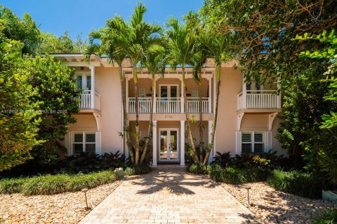Casa en venta en South Miami, Florida, 5 dormitorios, 345.5 m2 № 1842875 - foto 1