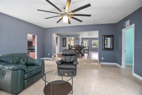 Villa ou maison à vendre à DeLand, Floride: 3 chambres, 187.29 m2 № 1746848 - photo 14