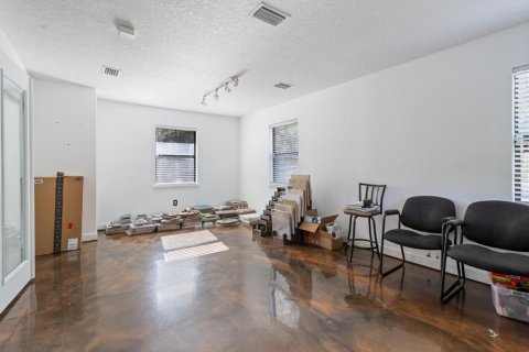 Купить коммерческую недвижимость в Даннеллон, Флорида 91.42м2, № 1283445 - фото 11