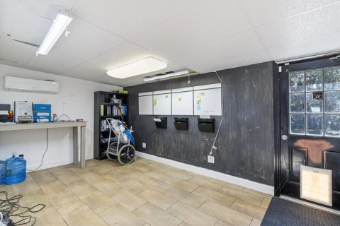 Купить коммерческую недвижимость в Даннеллон, Флорида 91.42м2, № 1283445 - фото 14