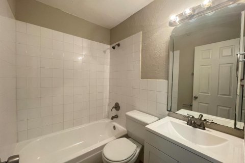 House in North Lauderdale, Florida 3 bedrooms, 101.17 sq.m. № 2086748 - photo 9