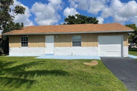 House in North Lauderdale, Florida 3 bedrooms, 101.17 sq.m. № 2086748