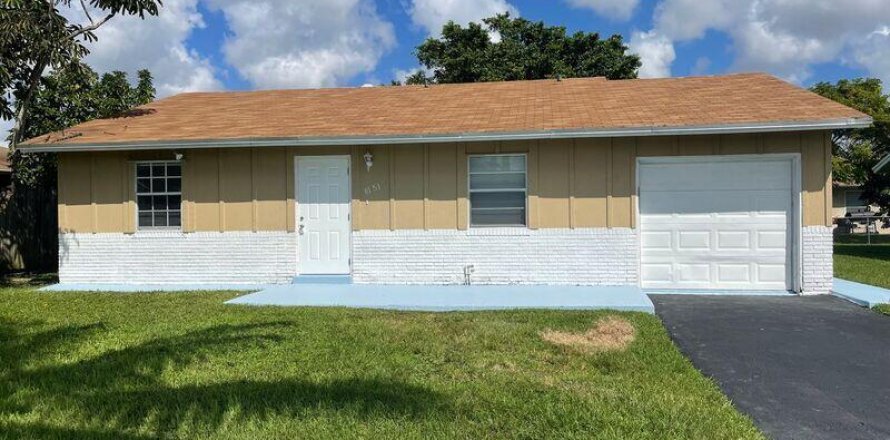 House in North Lauderdale, Florida 3 bedrooms, 101.17 sq.m. № 2086748