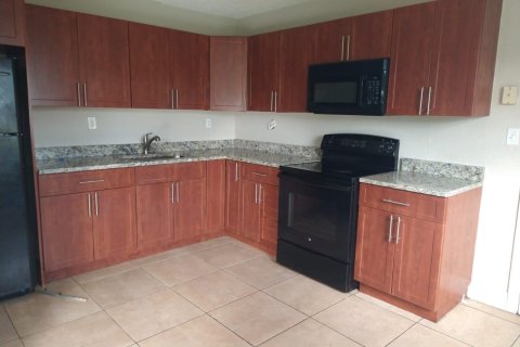 House in North Lauderdale, Florida 3 bedrooms, 101.17 sq.m. № 2086748 - photo 12