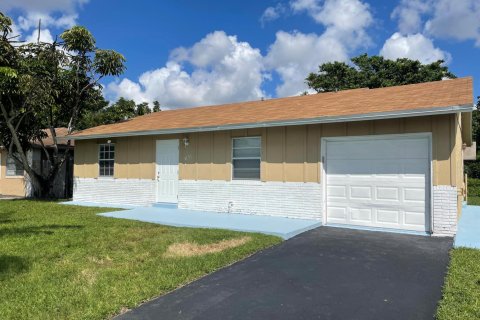 House in North Lauderdale, Florida 3 bedrooms, 101.17 sq.m. № 2086748 - photo 16