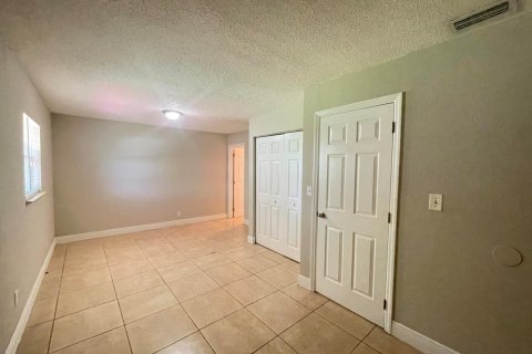 House in North Lauderdale, Florida 3 bedrooms, 101.17 sq.m. № 2086748 - photo 13