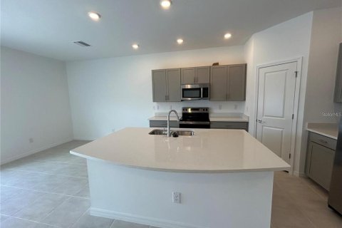 Townhouse in Wesley Chapel, Florida 3 bedrooms, 127.55 sq.m. № 2394270 - photo 4