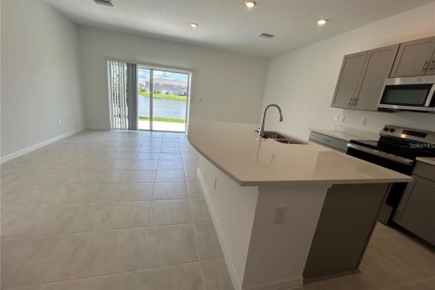 Townhouse in Wesley Chapel, Florida 3 bedrooms, 127.55 sq.m. № 2394270 - photo 5