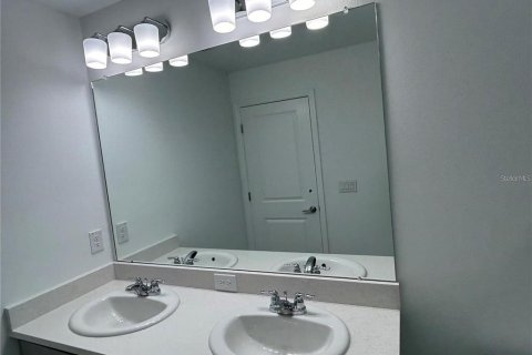 Townhouse in Wesley Chapel, Florida 3 bedrooms, 127.55 sq.m. № 2394270 - photo 12