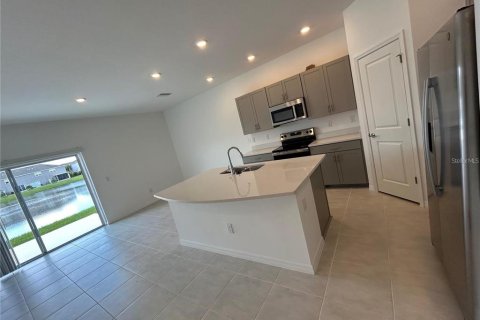 Townhouse in Wesley Chapel, Florida 3 bedrooms, 127.55 sq.m. № 2394270 - photo 6
