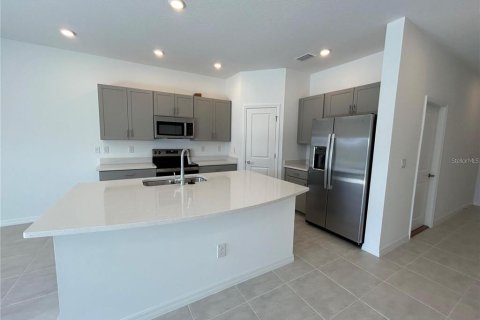 Townhouse in Wesley Chapel, Florida 3 bedrooms, 127.55 sq.m. № 2394270 - photo 3