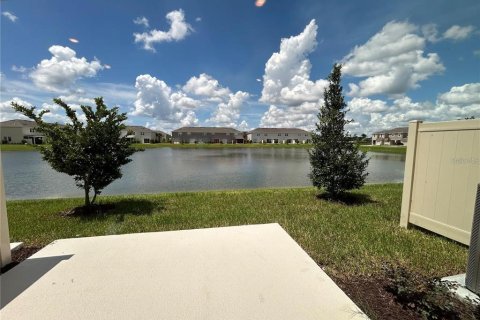 Townhouse in Wesley Chapel, Florida 3 bedrooms, 127.55 sq.m. № 2394270 - photo 7