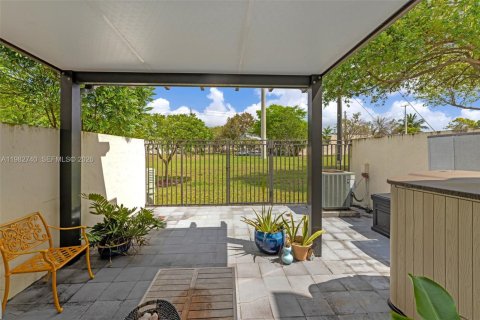 Купить таунхаус в Майами, Флорида 3 спальни, 182.65м2, № 2049246 - фото 27