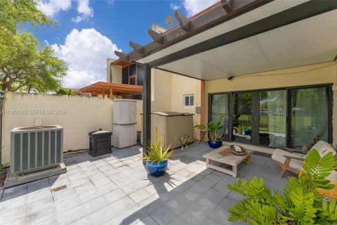 Купить таунхаус в Майами, Флорида 3 спальни, 182.65м2, № 2049246 - фото 28