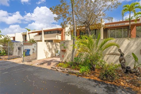 Купить таунхаус в Майами, Флорида 3 спальни, 182.65м2, № 2049246 - фото 2