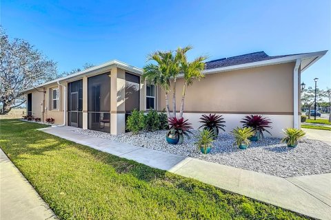 Villa ou maison à vendre à Punta Gorda, Floride: 2 chambres, 121.79 m2 № 1566405 - photo 3
