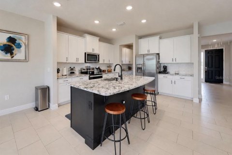House in Apollo Beach, Florida 4 bedrooms, 312.34 sq.m. № 2120898 - photo 3