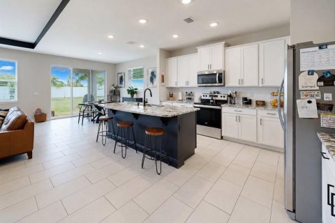 House in Apollo Beach, Florida 4 bedrooms, 312.34 sq.m. № 2120898 - photo 7