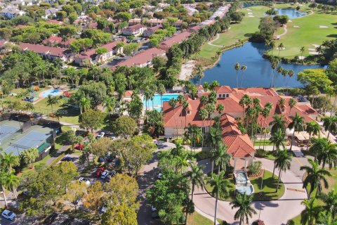 House in Doral, Florida 4 bedrooms, 268.02 sq.m. № 1698550 - photo 25