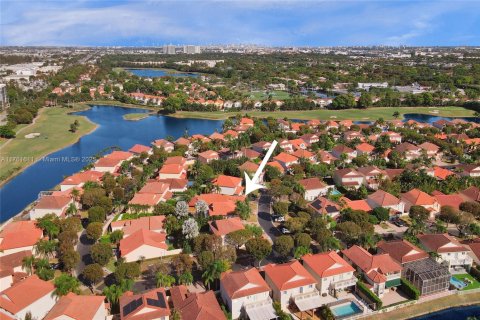 House in Doral, Florida 4 bedrooms, 268.02 sq.m. № 1698550 - photo 4