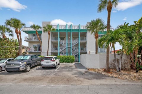 Condo in Fort Lauderdale, Florida, 2 bedrooms  № 1897514 - photo 1