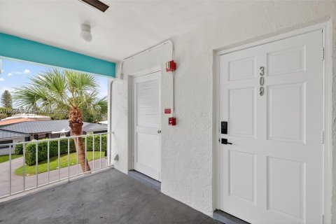 Condo in Fort Lauderdale, Florida, 2 bedrooms  № 1897514 - photo 5