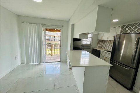 Condominio en alquiler en Orlando, Florida, 2 dormitorios, 72.46 m2 № 1911869 - foto 3