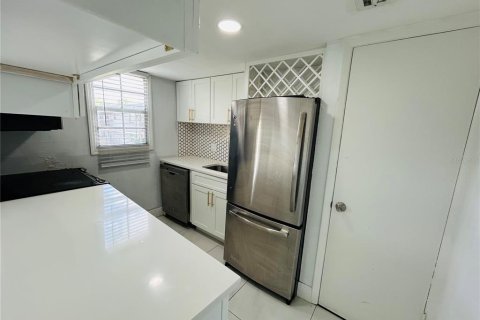 Condominio en alquiler en Orlando, Florida, 2 dormitorios, 72.46 m2 № 1911869 - foto 4