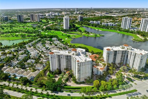 Condominio en venta en Aventura, Florida, 1 dormitorio, 85.38 m2 № 1956215 - foto 2